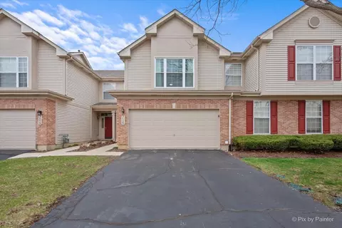 715 Riding Ln #715, Saint Charles, IL 60174