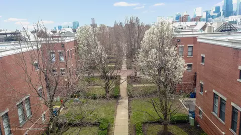 814 W 15th Pl, Chicago, IL 60608