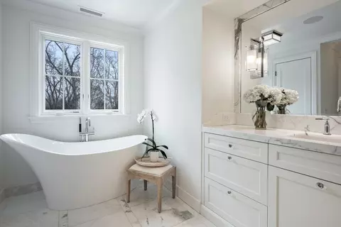 Bath - 800 Glenview Rd, Glenview, IL 60025 photo 4 of 10