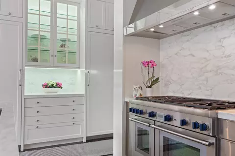 Kitchen - 800 Glenview Rd, Glenview, IL 60025 photo 6 of 8