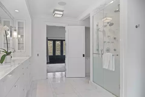 Bath - 800 Glenview Rd, Glenview, IL 60025 photo 5 of 10