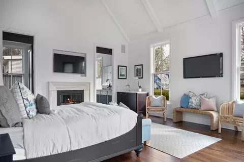 Bedroom - 800 Glenview Rd, Glenview, IL 60025 photo 1 of 7