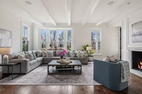 Living - 800 Glenview Rd, Glenview, IL 60025 photo 5 of 10