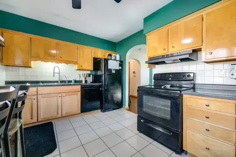 Kitchen - 1532 S 5th Ave, Kankakee, IL 60901 photo 2 of 4