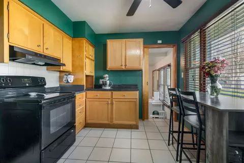 Kitchen - 1532 S 5th Ave, Kankakee, IL 60901 photo 4 of 4