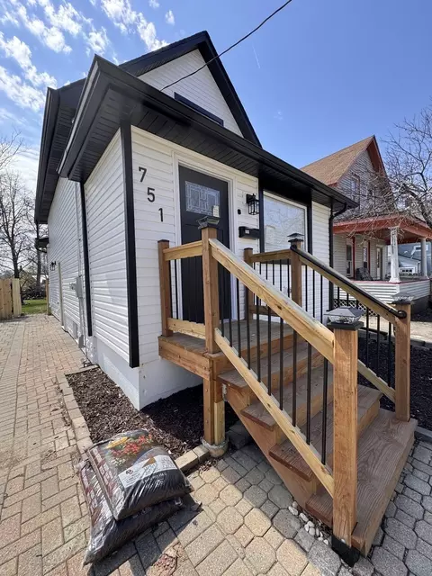 751 Kane St, Aurora, IL 60505