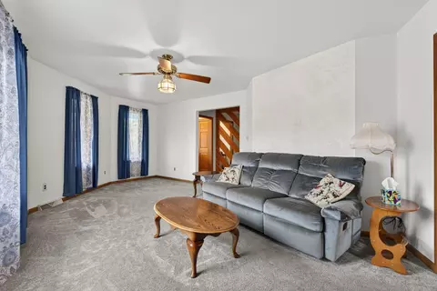 Living - 3420 Quail Ct, Morris, IL 60450 photo 2 of 6