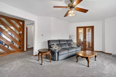 Living - 3420 Quail Ct, Morris, IL 60450 photo 3 of 6