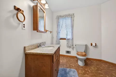 Bath - 3420 Quail Ct, Morris, IL 60450 photo 2 of 4