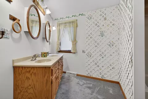 Bath - 3420 Quail Ct, Morris, IL 60450 photo 3 of 4