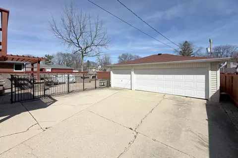Exterior - 2808 Dove St, Rolling Meadows, IL 60008 photo 5 of 12