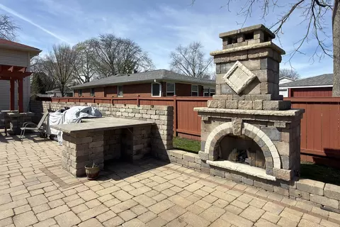 Exterior - 2808 Dove St, Rolling Meadows, IL 60008 photo 8 of 12