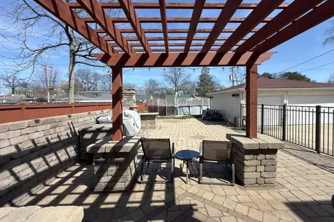 Exterior - 2808 Dove St, Rolling Meadows, IL 60008 photo 3 of 12