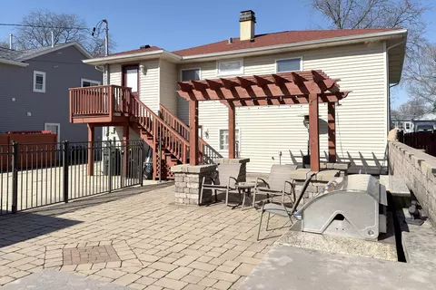 Exterior - 2808 Dove St, Rolling Meadows, IL 60008 photo 7 of 12