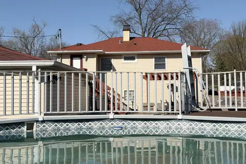 Exterior - 2808 Dove St, Rolling Meadows, IL 60008 photo 6 of 12