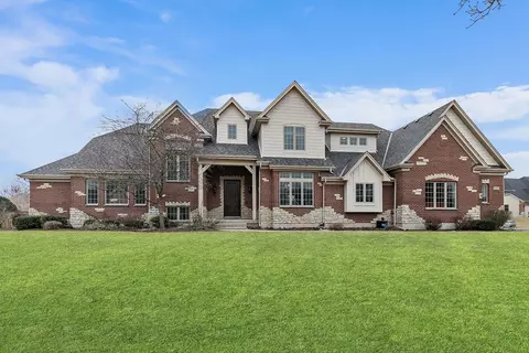 1211 Coyote Trl, Hampshire, IL 60140