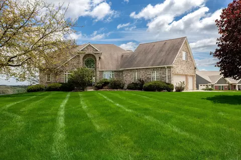 23801 281st Ave, Leclaire, IA 52753