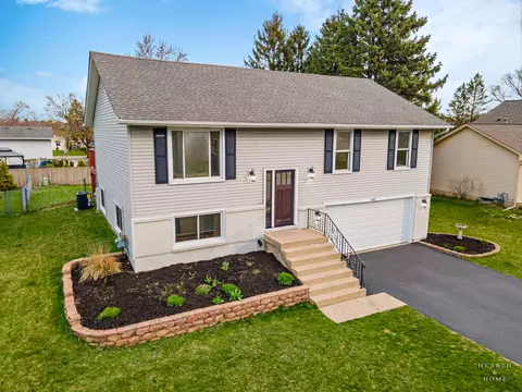 582 Arthur Dr, Cary, IL 60013