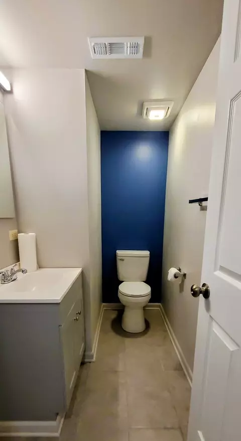 Bath - 1440 E 72nd St, Chicago, IL 60619 photo 3 of 3