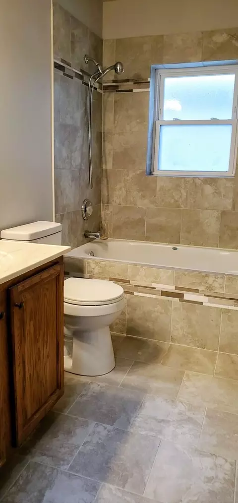 Bath - 1440 E 72nd St, Chicago, IL 60619 photo 2 of 3