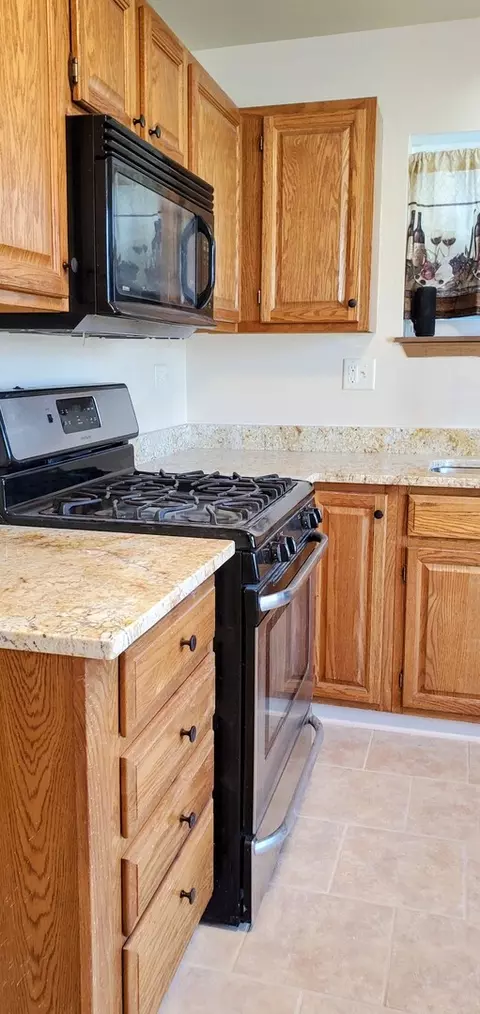 Kitchen - 1440 E 72nd St, Chicago, IL 60619 photo 2 of 4