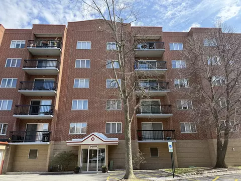 1480 Jefferson St #203, Des Plaines, IL 60016