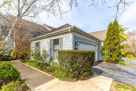 851 Sutton Ct, Lincolnshire, IL 60069