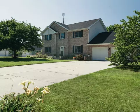 45 Oak Ridge Dr, Lasalle, IL 61301