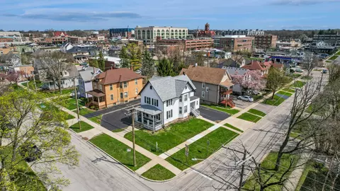 323 S Hale St, Wheaton, IL 60187