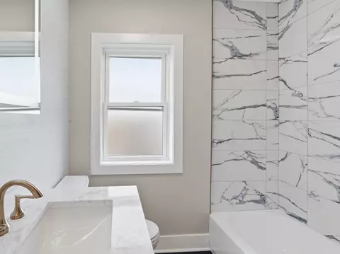 Bath - 600 E 87th Pl, Chicago, IL 60619 photo 2 of 5
