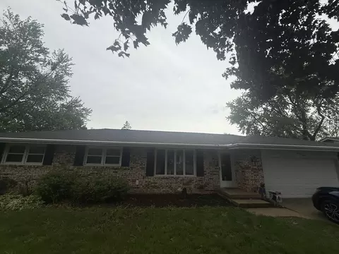 207 Hammitt Dr, Normal, IL 61761 photo 2