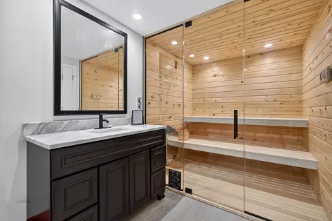 Bath - 5285 Shotkoski Dr, Hoffman Estates, IL 60192 photo 6 of 7