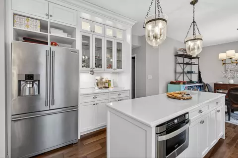 Kitchen - 5285 Shotkoski Dr, Hoffman Estates, IL 60192 photo 4 of 4