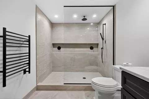 Bath - 5285 Shotkoski Dr, Hoffman Estates, IL 60192 photo 7 of 7