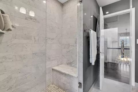 Bath - 5285 Shotkoski Dr, Hoffman Estates, IL 60192 photo 5 of 7