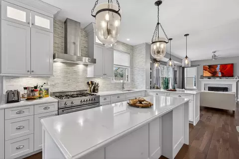 Kitchen - 5285 Shotkoski Dr, Hoffman Estates, IL 60192 photo 3 of 4