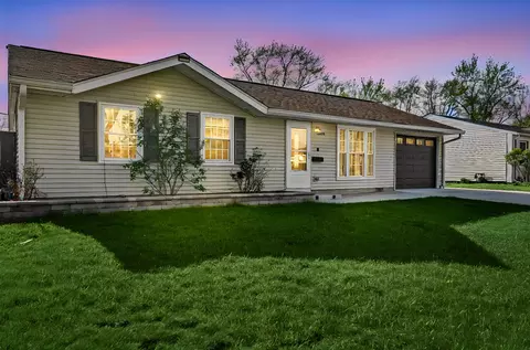 604 Newberry Dr, Streamwood, IL 60107