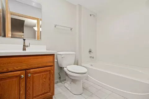 Bath - 1327 E Washington St #309, Des Plaines, IL 60016 photo 1 of 2