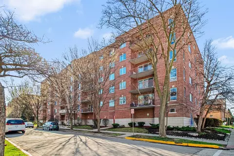 Exterior - 1327 E Washington St #309, Des Plaines, IL 60016 photo 2 of 4