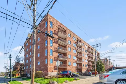 Exterior - 1327 E Washington St #309, Des Plaines, IL 60016 photo 3 of 4