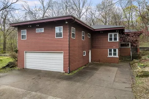 1031 27th St, Moline, IL 61265