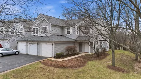 1313 Brookdale Dr, Carpentersville, IL 60110