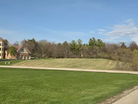 1322 Bull Valley Dr, Woodstock, IL 60098