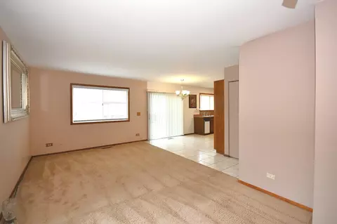 Living - 358 Thistle Dr, Bolingbrook, IL 60490 photo 2 of 3