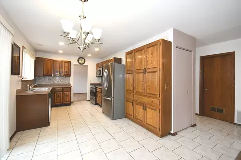 Kitchen - 358 Thistle Dr, Bolingbrook, IL 60490 photo 1 of 4