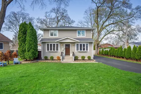 216 N Washington St, Westmont, IL 60559