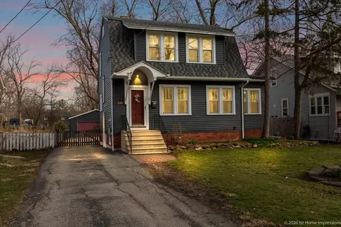 334 W School St W, Villa Park, IL 60181