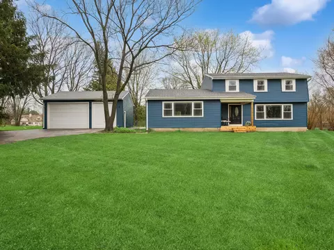 6220 Crescent Dr, Huntley, IL 60142