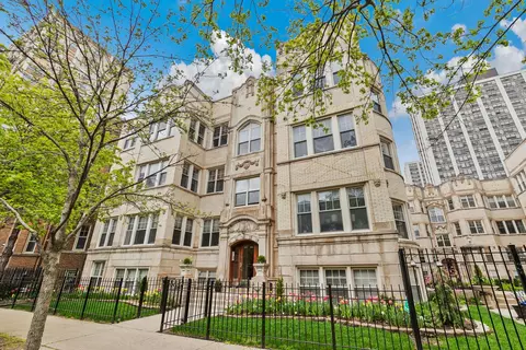 824 W Sunnyside Ave #3, Chicago, IL 60640
