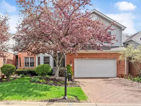 45 S Driveway, Glen Ellyn, IL 60137
